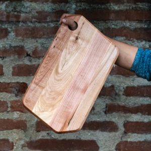 Tabla de asado y picoteo de madera nativa de lenga, modelo Messier