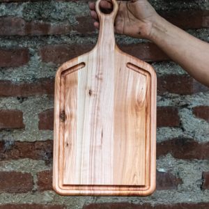 Tabla de asado y picoteo de madera nativa de lenga, modelo Moraleda