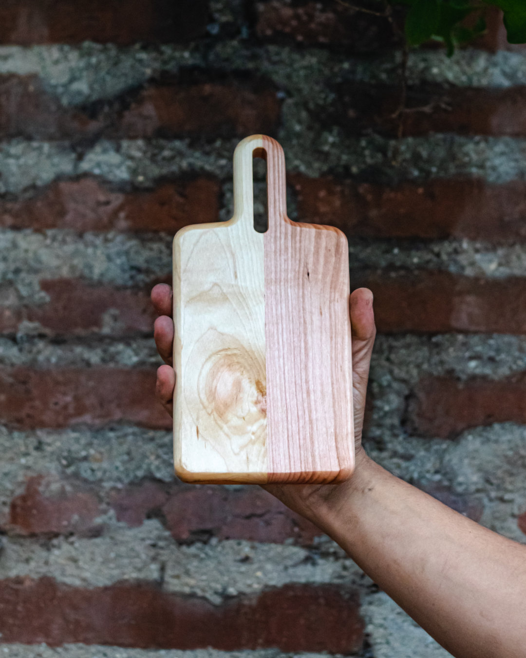 Tabla de charcutería Kirke fabricada en madera